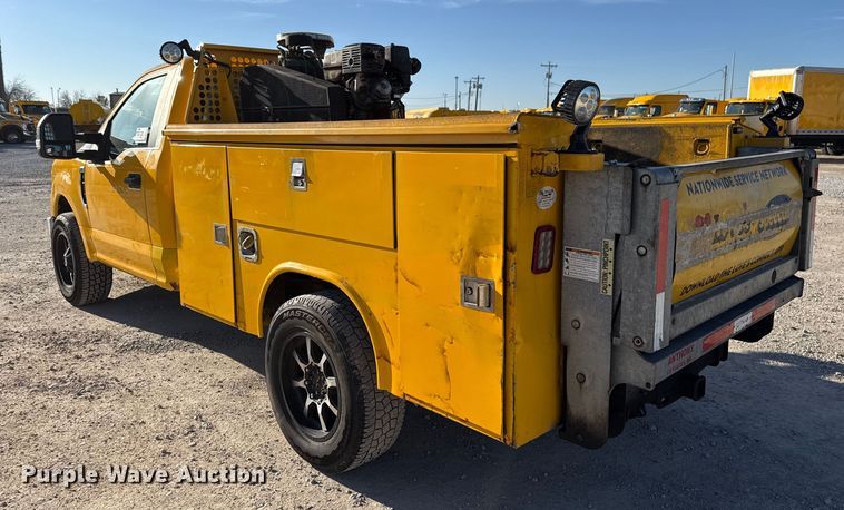 image for item EE3433 2018 Ford F350 Super Duty utility bed pickup truck