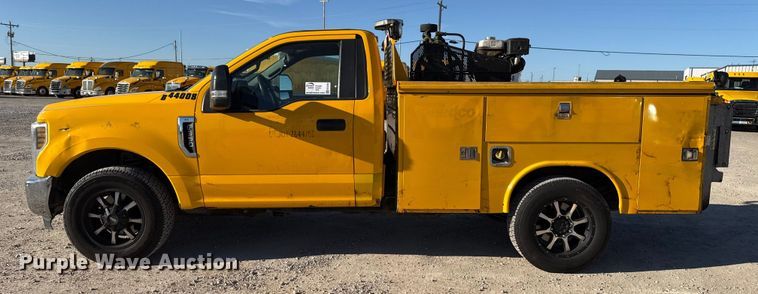 image for item EE3433 2018 Ford F350 Super Duty utility bed pickup truck