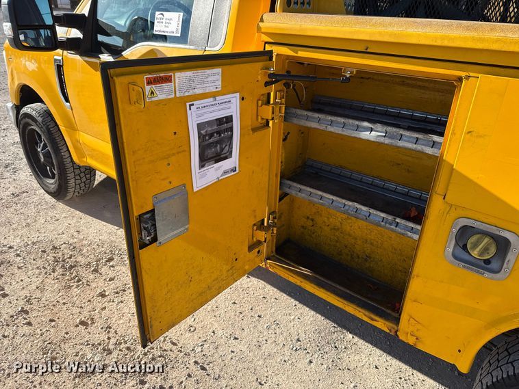image for item EE3433 2018 Ford F350 Super Duty utility bed pickup truck
