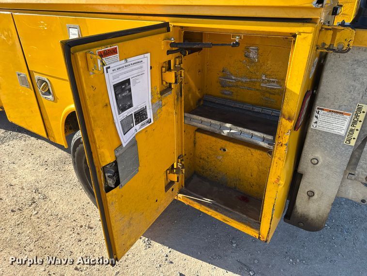 image for item EE3433 2018 Ford F350 Super Duty utility bed pickup truck