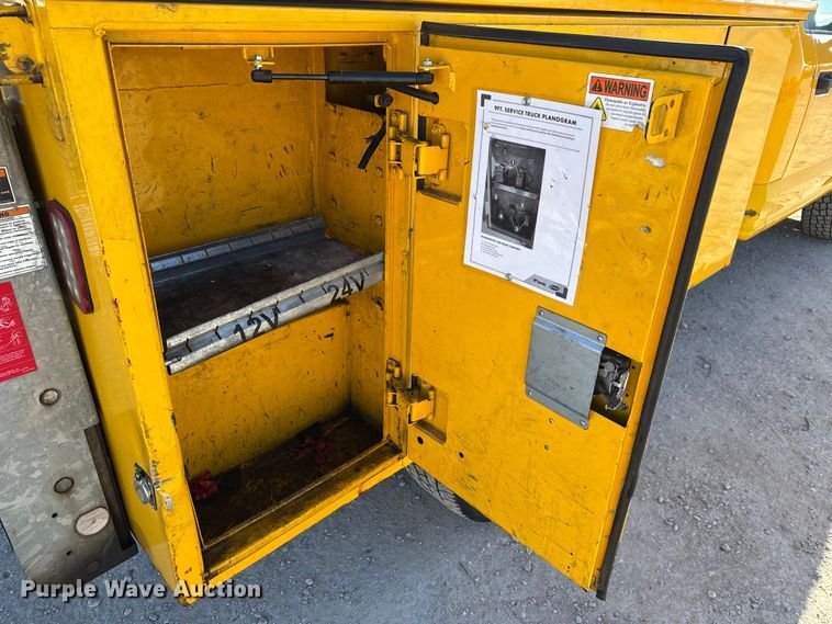 image for item EE3433 2018 Ford F350 Super Duty utility bed pickup truck