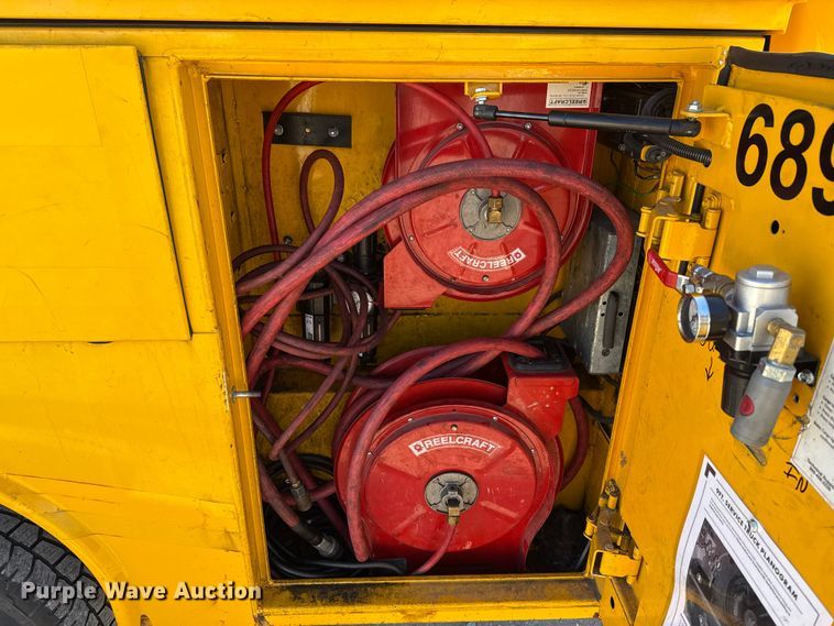 image for item EE3433 2018 Ford F350 Super Duty utility bed pickup truck