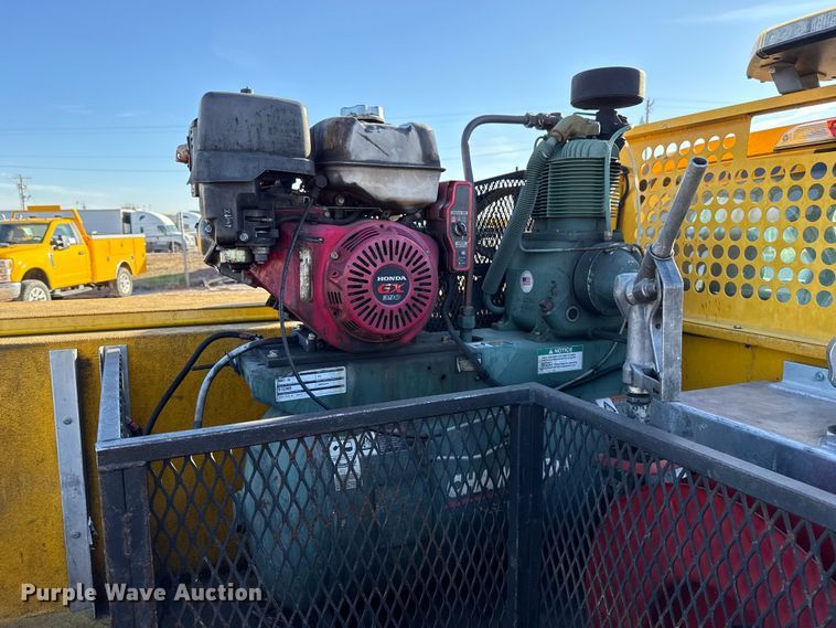 image for item EE3433 2018 Ford F350 Super Duty utility bed pickup truck