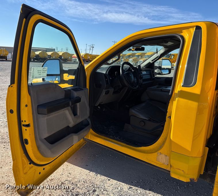 image for item EE3433 2018 Ford F350 Super Duty utility bed pickup truck