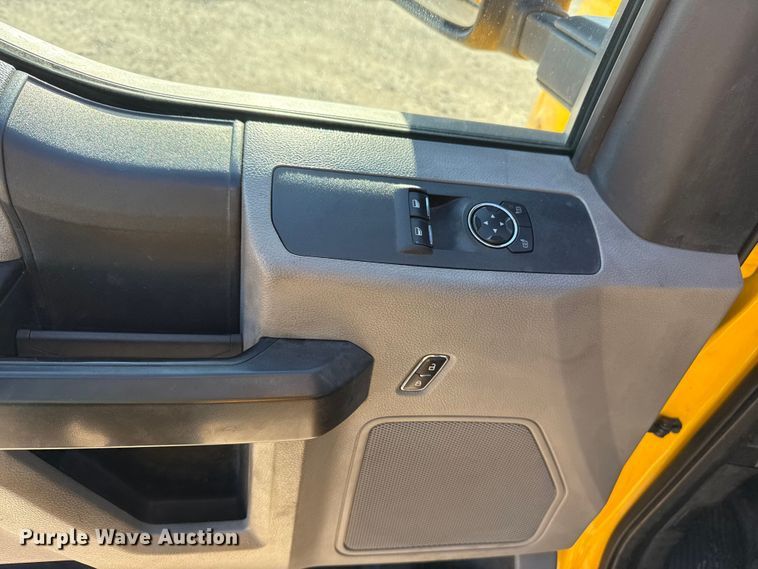 image for item EE3433 2018 Ford F350 Super Duty utility bed pickup truck