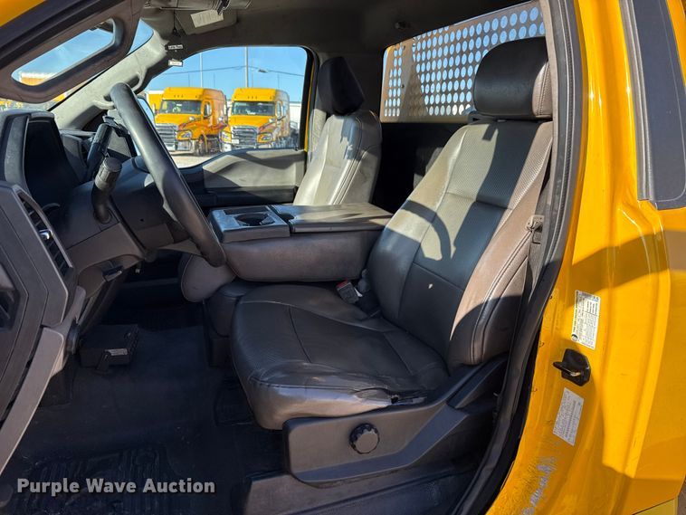 image for item EE3433 2018 Ford F350 Super Duty utility bed pickup truck