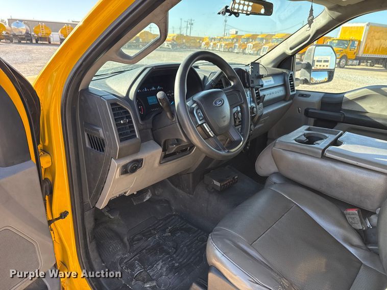 image for item EE3433 2018 Ford F350 Super Duty utility bed pickup truck