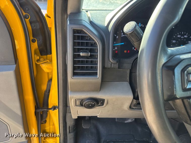 image for item EE3433 2018 Ford F350 Super Duty utility bed pickup truck