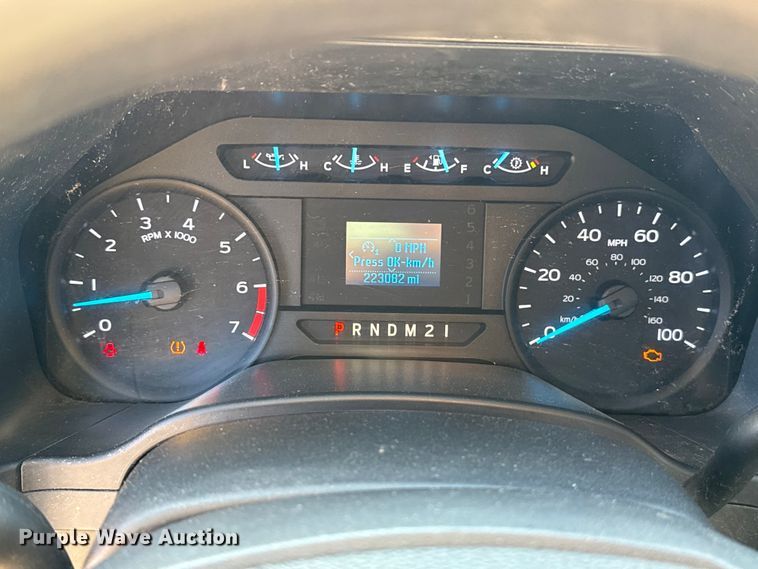 image for item EE3433 2018 Ford F350 Super Duty utility bed pickup truck