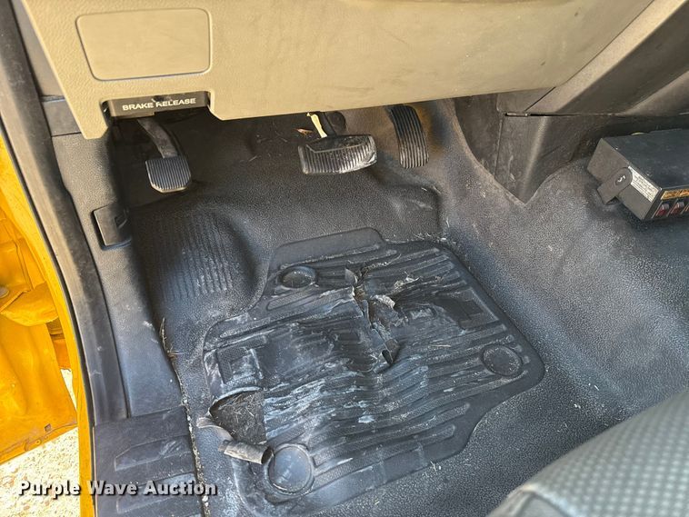 image for item EE3433 2018 Ford F350 Super Duty utility bed pickup truck