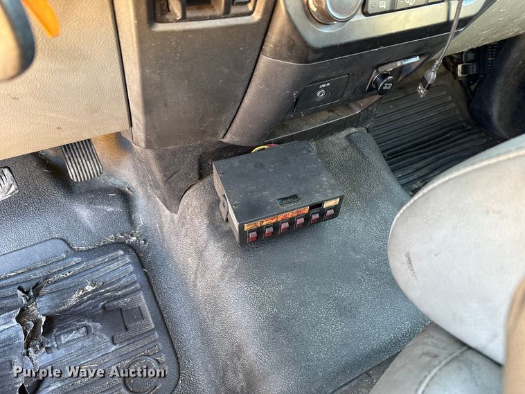 image for item EE3433 2018 Ford F350 Super Duty utility bed pickup truck