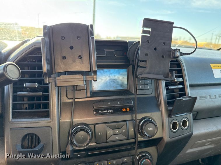 image for item EE3433 2018 Ford F350 Super Duty utility bed pickup truck