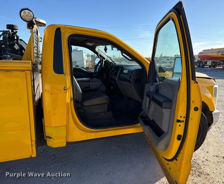 image for item EE3433 2018 Ford F350 Super Duty utility bed pickup truck