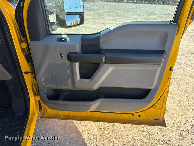 image for item EE3433 2018 Ford F350 Super Duty utility bed pickup truck