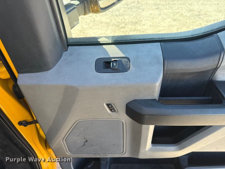 image for item EE3433 2018 Ford F350 Super Duty utility bed pickup truck