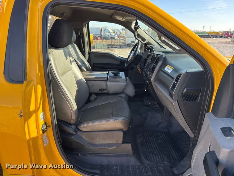 image for item EE3433 2018 Ford F350 Super Duty utility bed pickup truck