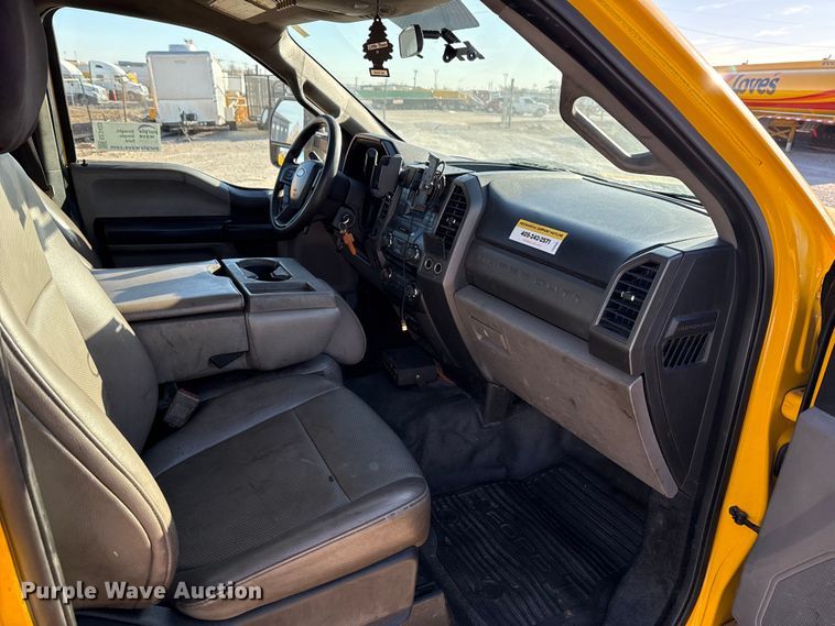 image for item EE3433 2018 Ford F350 Super Duty utility bed pickup truck