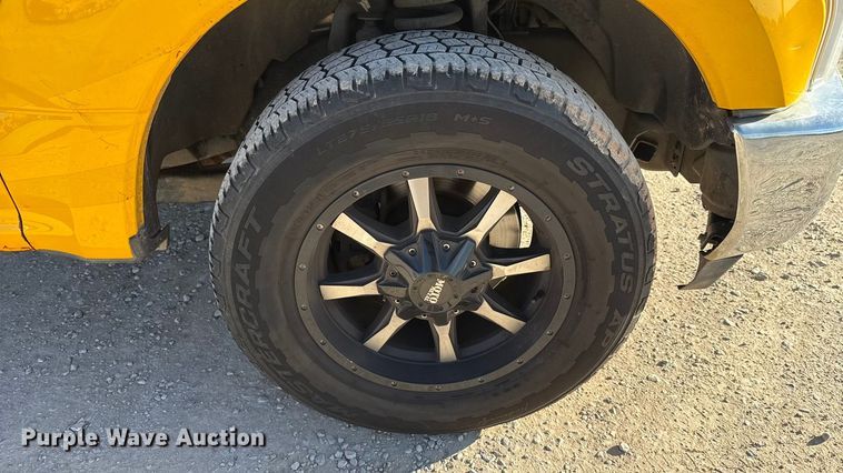 image for item EE3433 2018 Ford F350 Super Duty utility bed pickup truck