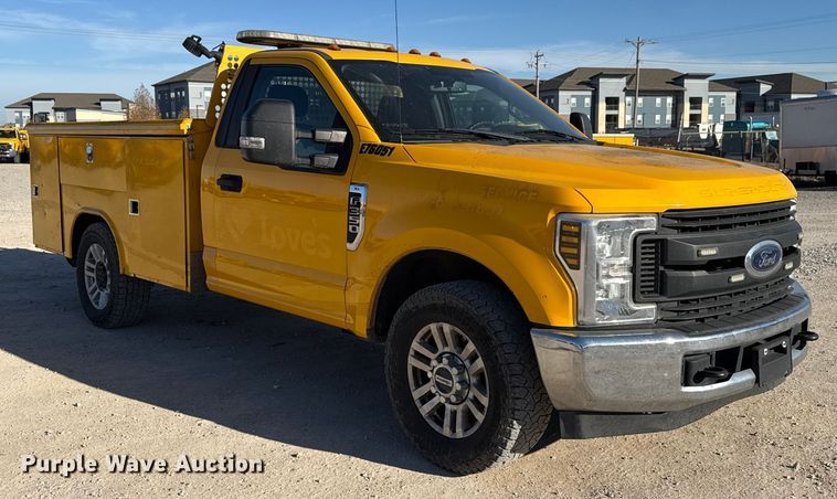 image for item EE3434 2019 Ford F350 Super Duty utility bed pickup truck