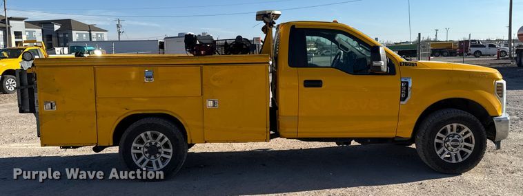 image for item EE3434 2019 Ford F350 Super Duty utility bed pickup truck