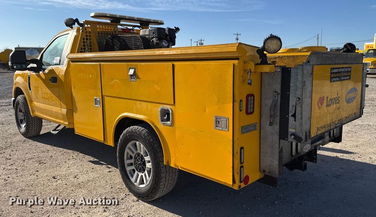 image for item EE3434 2019 Ford F350 Super Duty utility bed pickup truck