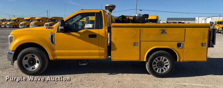 image for item EE3434 2019 Ford F350 Super Duty utility bed pickup truck