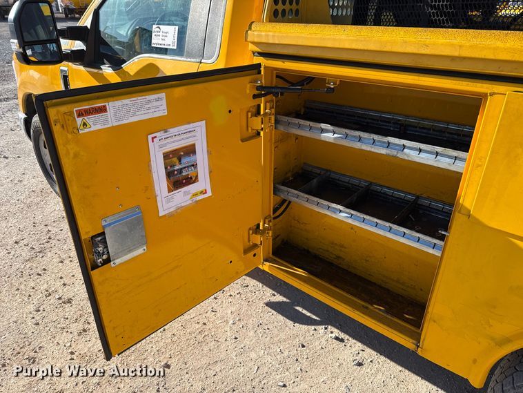 image for item EE3434 2019 Ford F350 Super Duty utility bed pickup truck