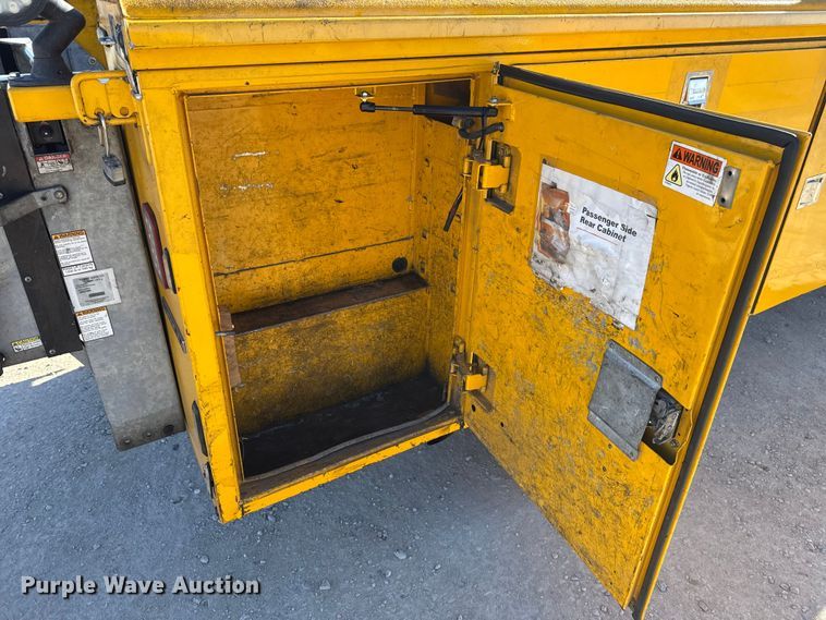 image for item EE3434 2019 Ford F350 Super Duty utility bed pickup truck