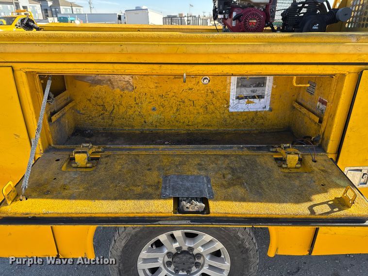 image for item EE3434 2019 Ford F350 Super Duty utility bed pickup truck