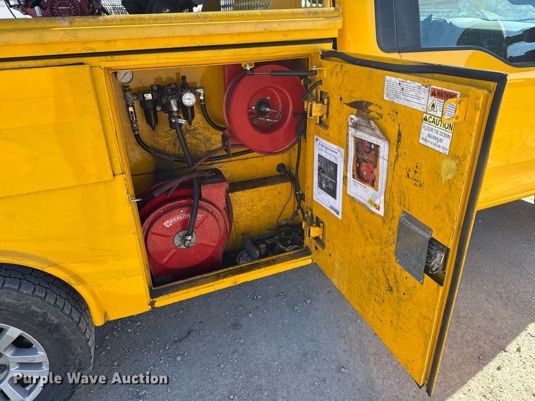 image for item EE3434 2019 Ford F350 Super Duty utility bed pickup truck