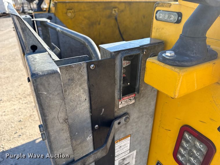 image for item EE3434 2019 Ford F350 Super Duty utility bed pickup truck