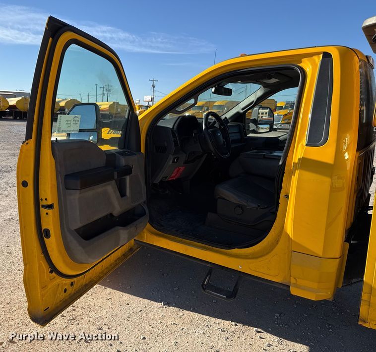 image for item EE3434 2019 Ford F350 Super Duty utility bed pickup truck