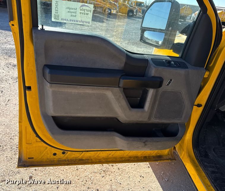 image for item EE3434 2019 Ford F350 Super Duty utility bed pickup truck