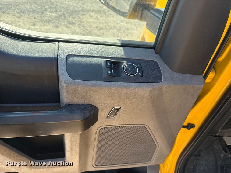 image for item EE3434 2019 Ford F350 Super Duty utility bed pickup truck