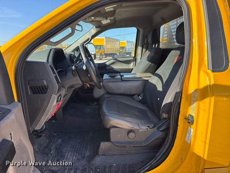 image for item EE3434 2019 Ford F350 Super Duty utility bed pickup truck