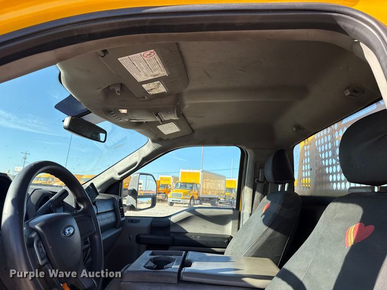 image for item EE3434 2019 Ford F350 Super Duty utility bed pickup truck