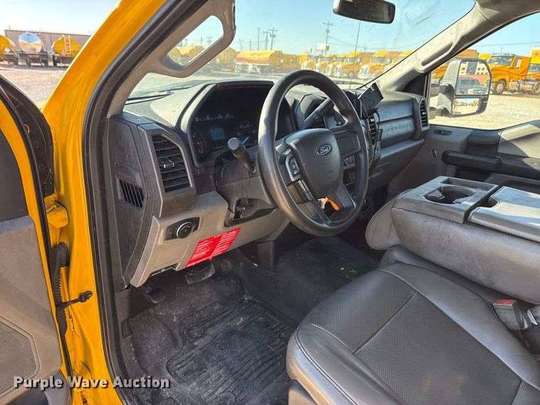 image for item EE3434 2019 Ford F350 Super Duty utility bed pickup truck