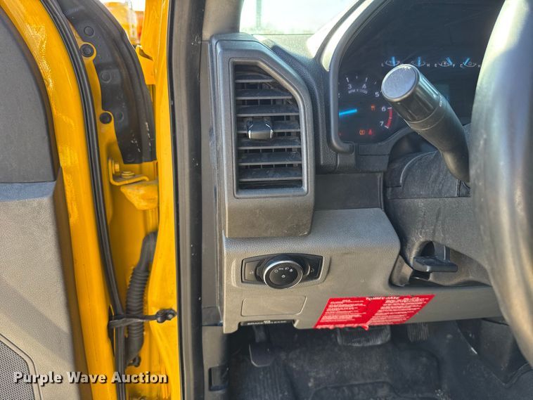 image for item EE3434 2019 Ford F350 Super Duty utility bed pickup truck