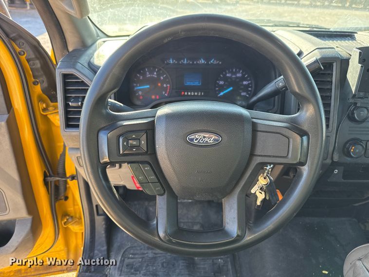 image for item EE3434 2019 Ford F350 Super Duty utility bed pickup truck