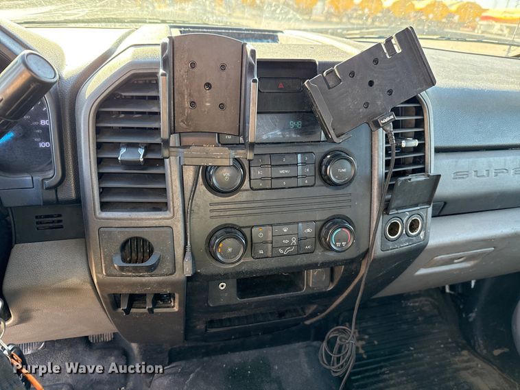 image for item EE3434 2019 Ford F350 Super Duty utility bed pickup truck