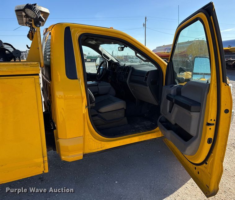 image for item EE3434 2019 Ford F350 Super Duty utility bed pickup truck