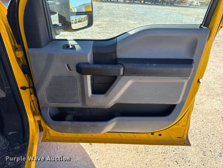 image for item EE3434 2019 Ford F350 Super Duty utility bed pickup truck