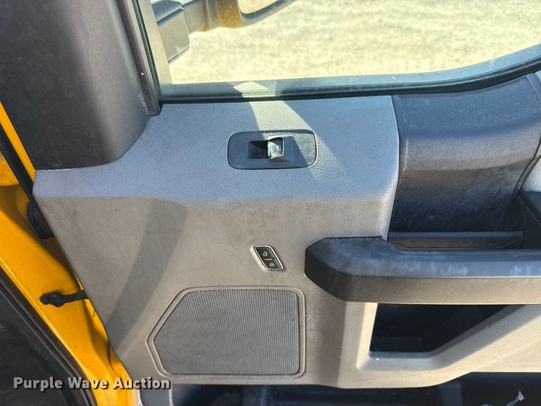 image for item EE3434 2019 Ford F350 Super Duty utility bed pickup truck