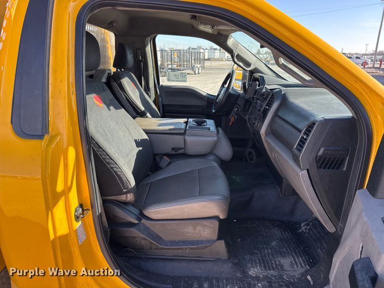 image for item EE3434 2019 Ford F350 Super Duty utility bed pickup truck