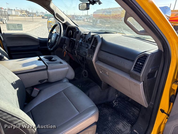 image for item EE3434 2019 Ford F350 Super Duty utility bed pickup truck