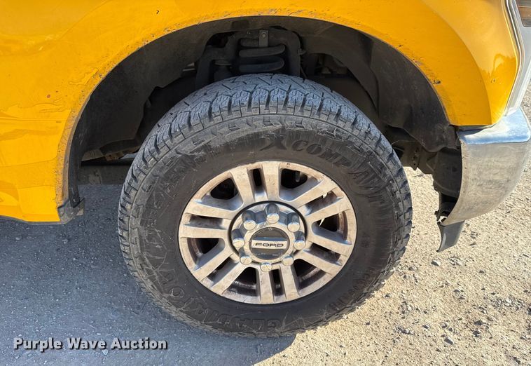 image for item EE3434 2019 Ford F350 Super Duty utility bed pickup truck