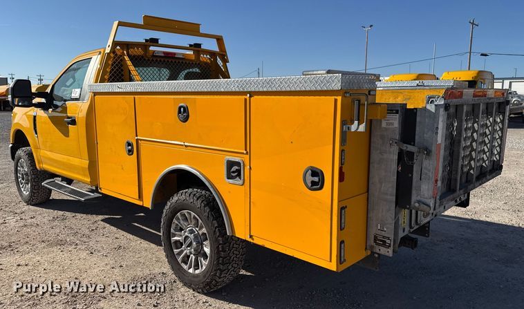 image for item EE3436 2022 Ford F350 utility bed pickup truck