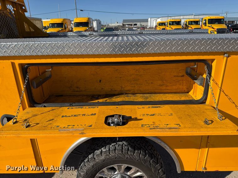 image for item EE3436 2022 Ford F350 utility bed pickup truck
