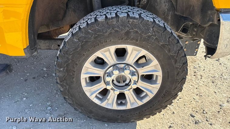 image for item EE3436 2022 Ford F350 utility bed pickup truck