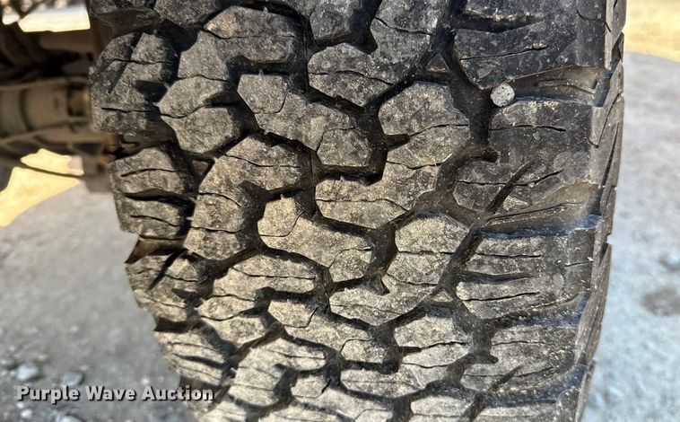 image for item EE3436 2022 Ford F350 utility bed pickup truck